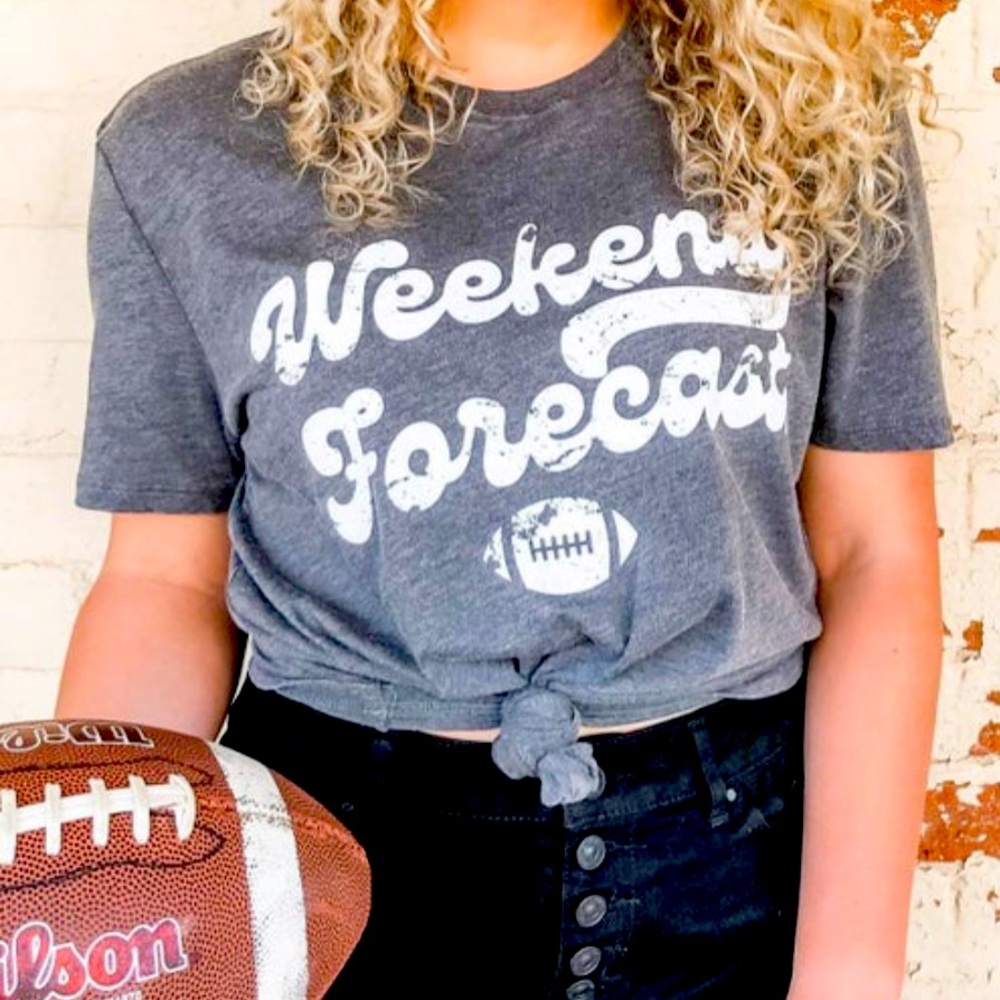 🏈 BNWT FOOTBALL “WEEKEND FORECAST” SUPER SOFT TEE!! LARGE